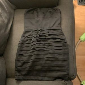 Black sleeveless dress